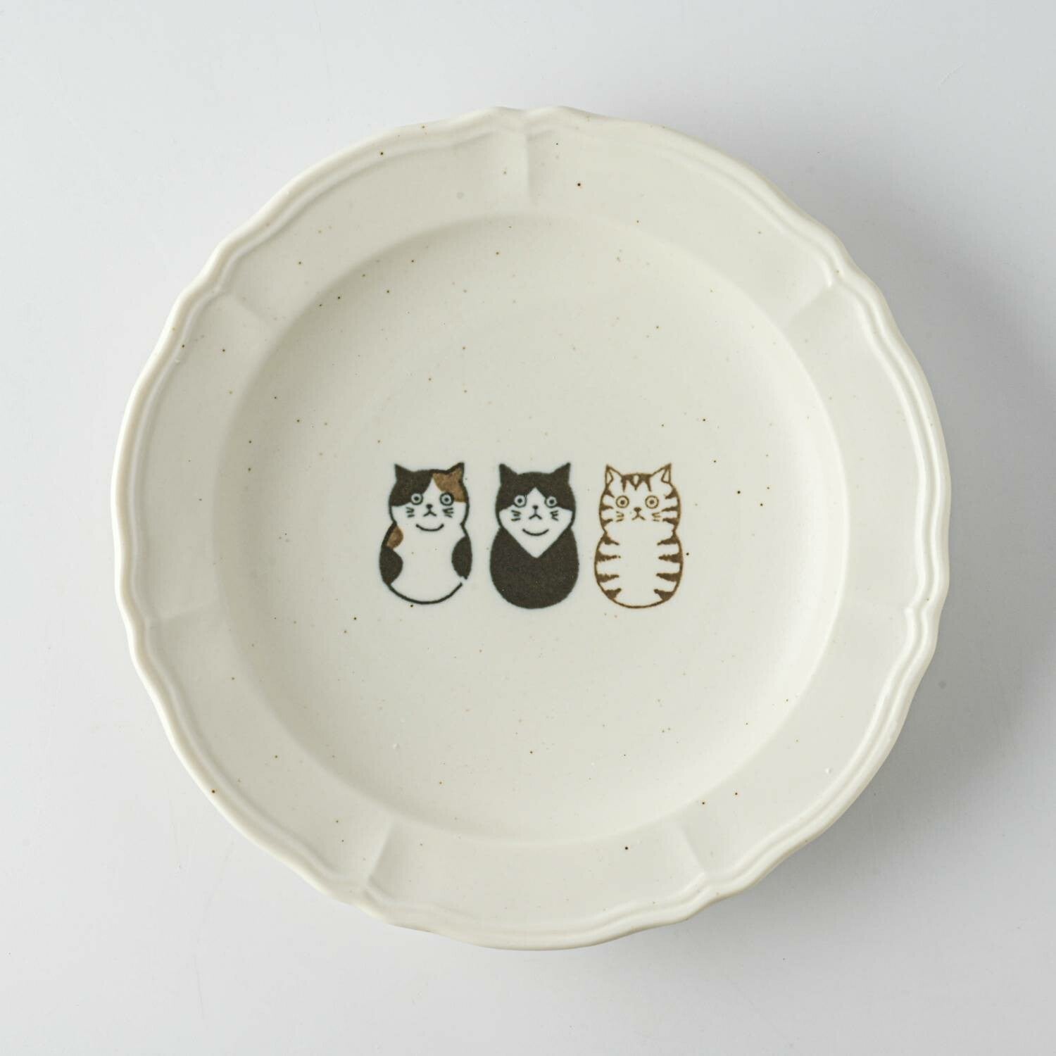 Minoyaki Shichita Cat Trio Pebbled Ivory Plate Set