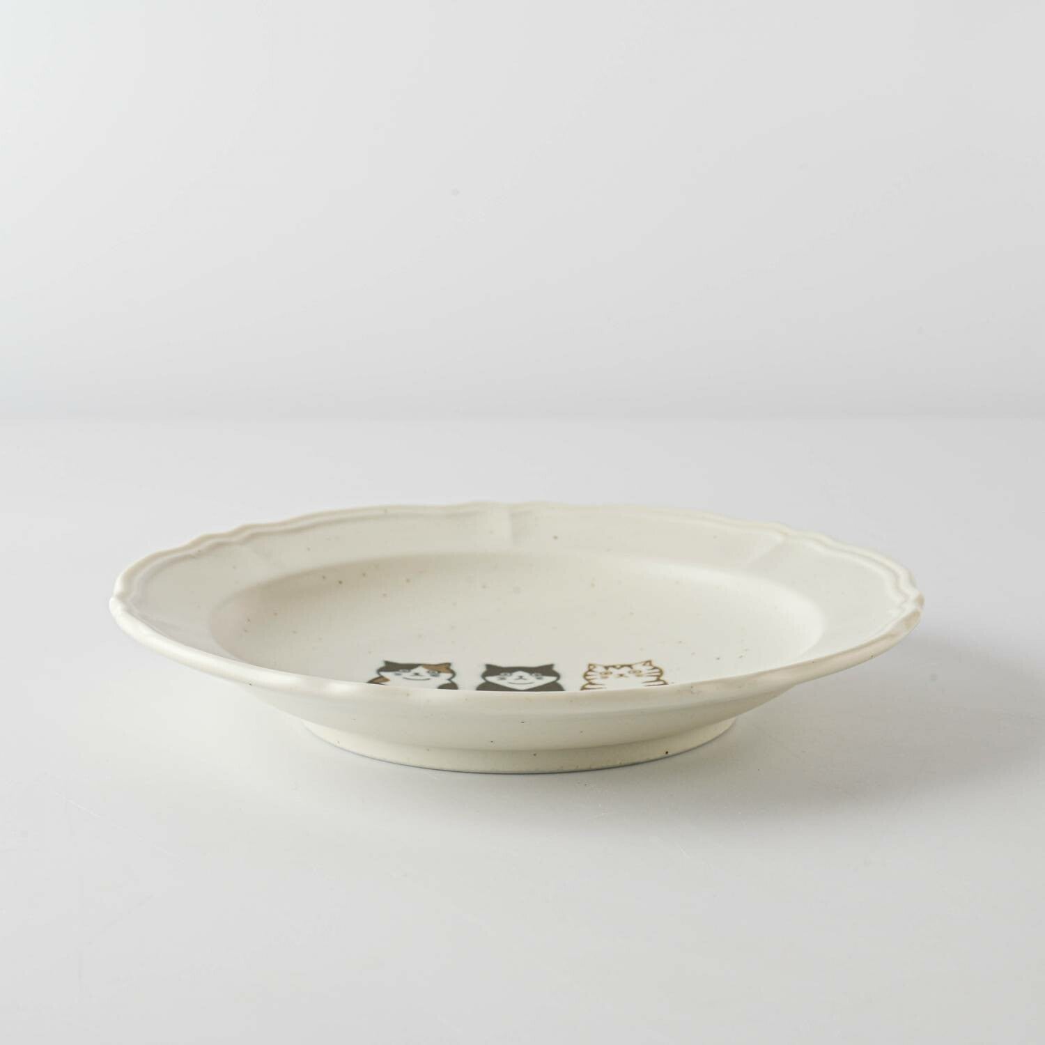 Minoyaki Shichita Cat Trio Pebbled Ivory Plate Set