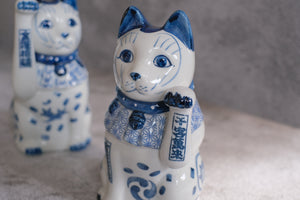 Setoyaki Indigo White Porcelain Maneki Neko Beckoning Cat