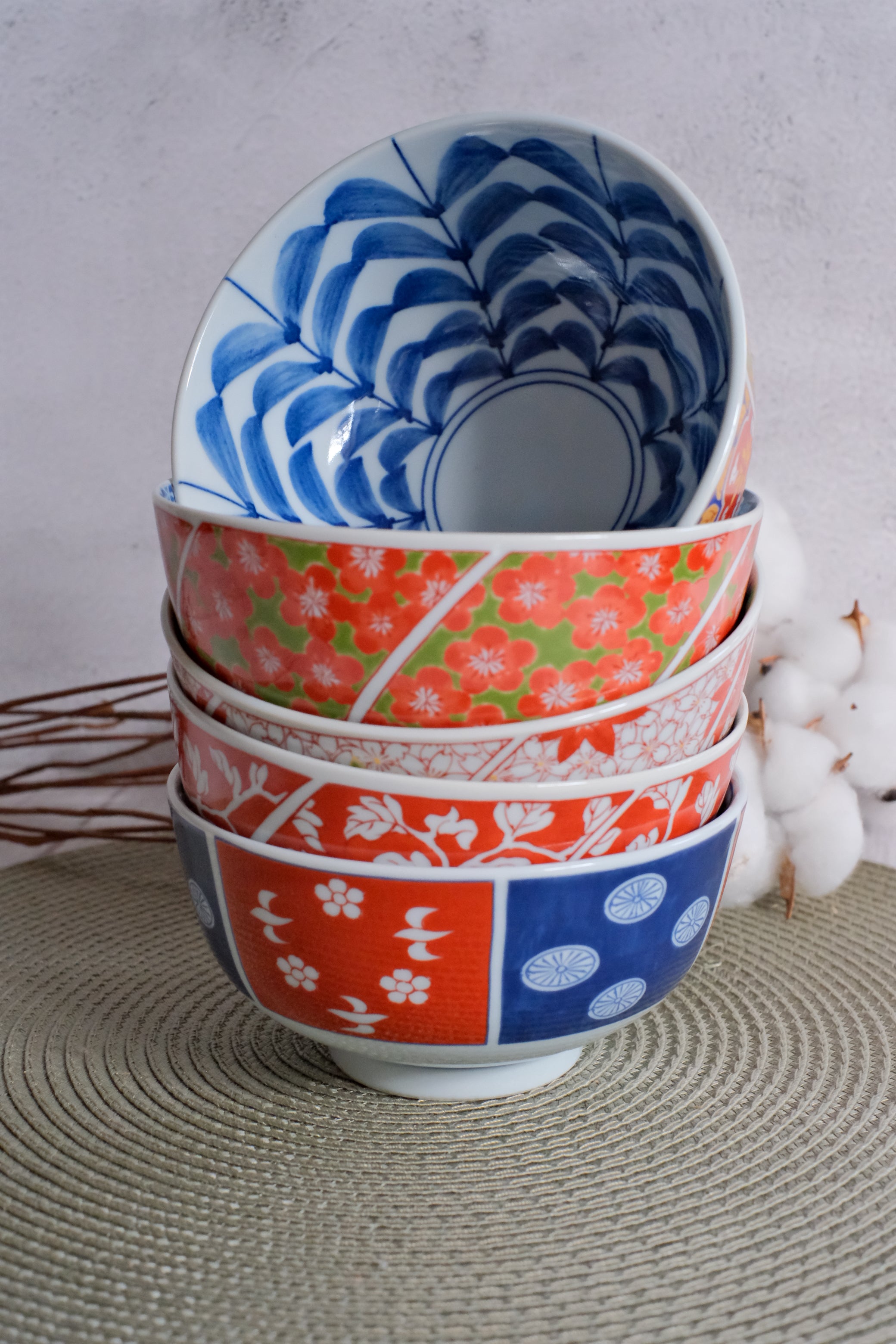 Set of 5 Arabesque Nishiki Koimari Large Donburi Bowl Set