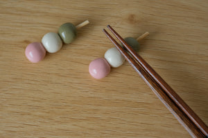Ihoshiro Kiln Wagashi Hanami Dango Chopstick Rest - Thumbnail 2