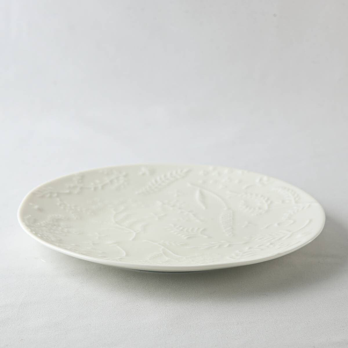 Miyama Spring 2022 - Ivory Spring Florets Embossed Minoyaki Porcelain Plate