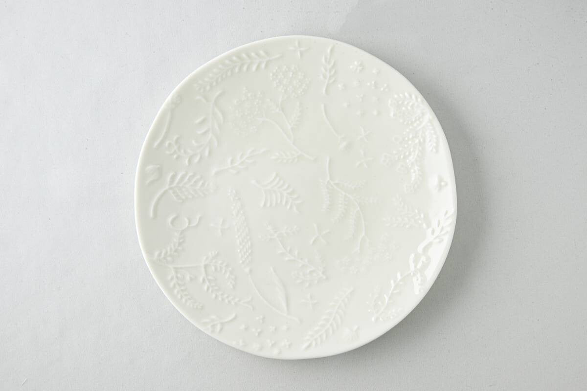Miyama Spring 2022 - Ivory Spring Florets Embossed Minoyaki Porcelain Plate