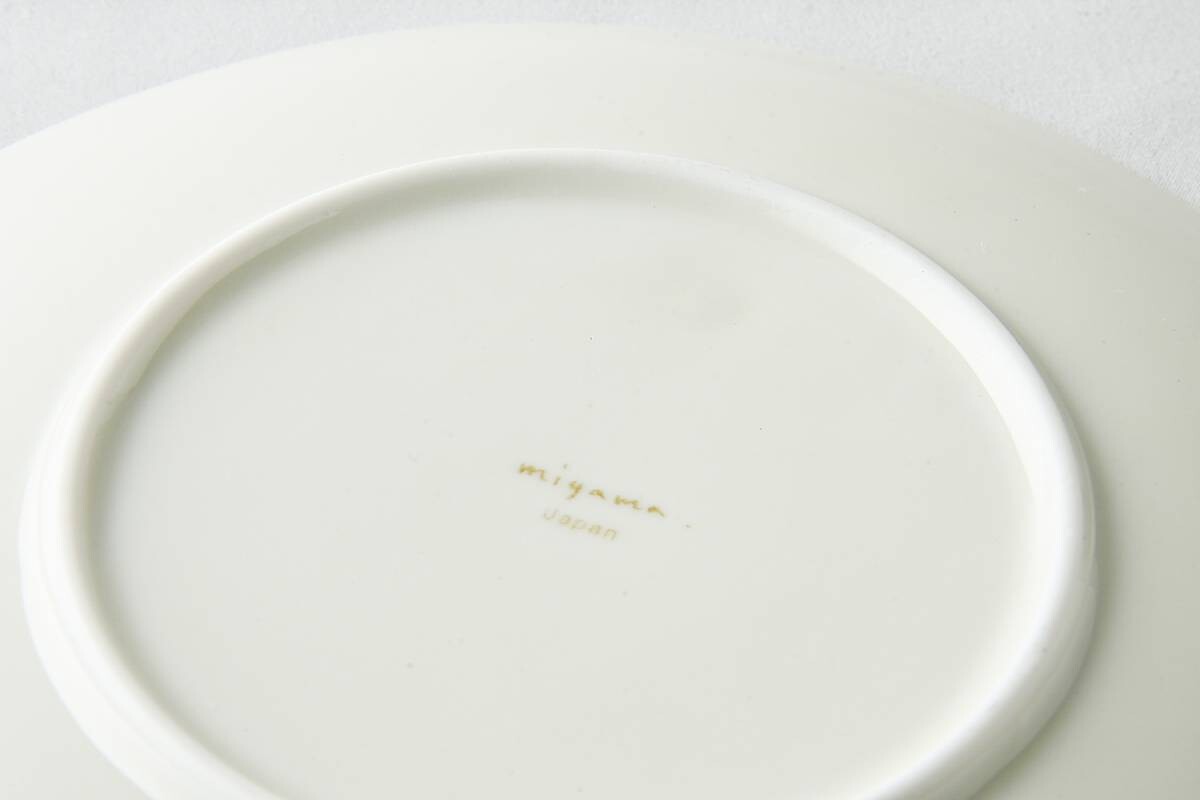 Miyama Spring 2022 - Ivory Spring Florets Embossed Minoyaki Porcelain Plate