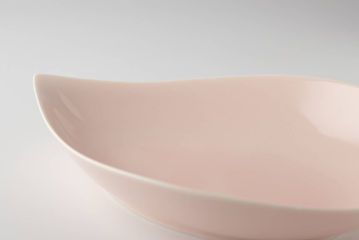 Miyama Tasuhana Hanahira Serving Bowl - 花ひら (Eggshell/Peach)