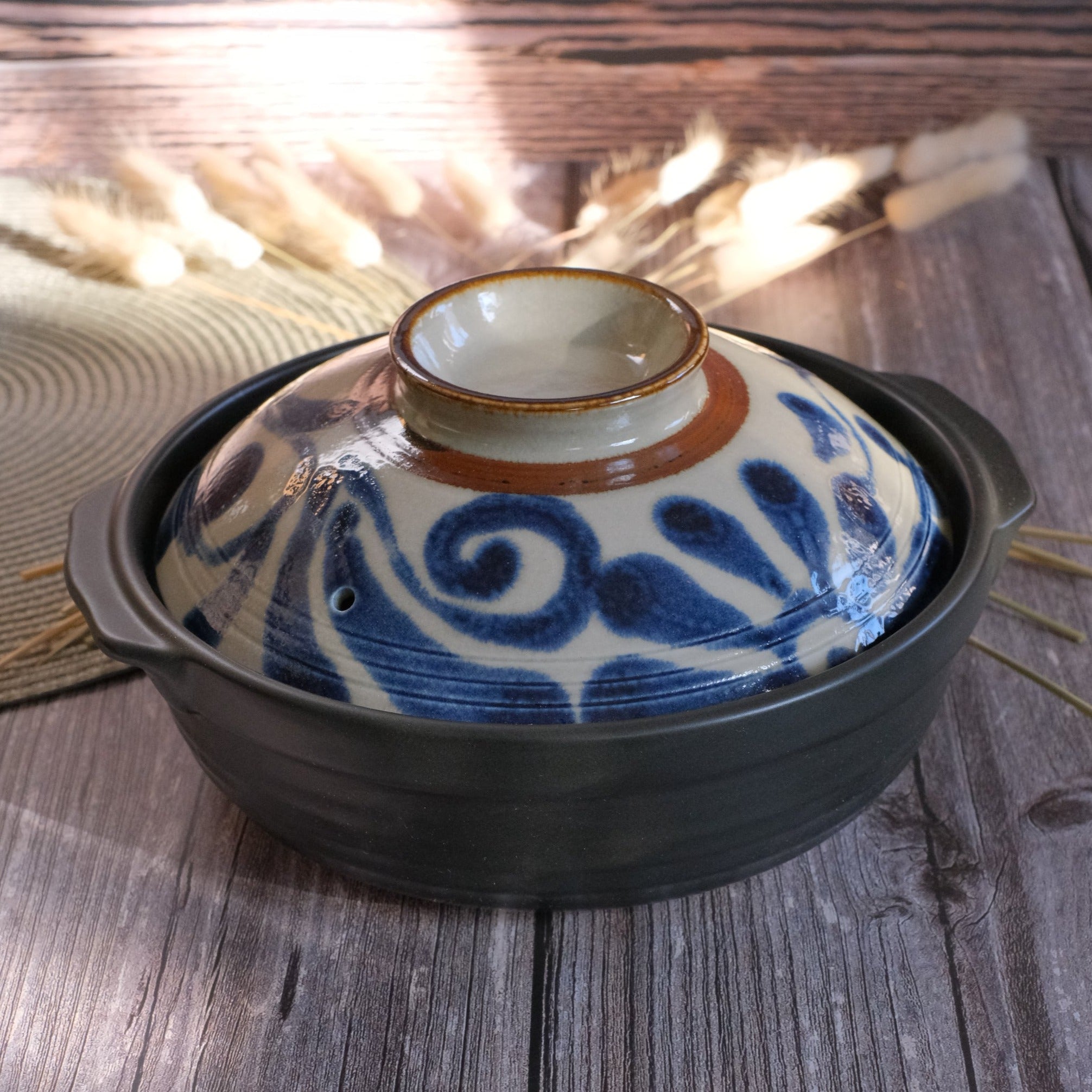 Ryukyu Arabesque Donabe Earthenware Clay Pot - Inked Navy