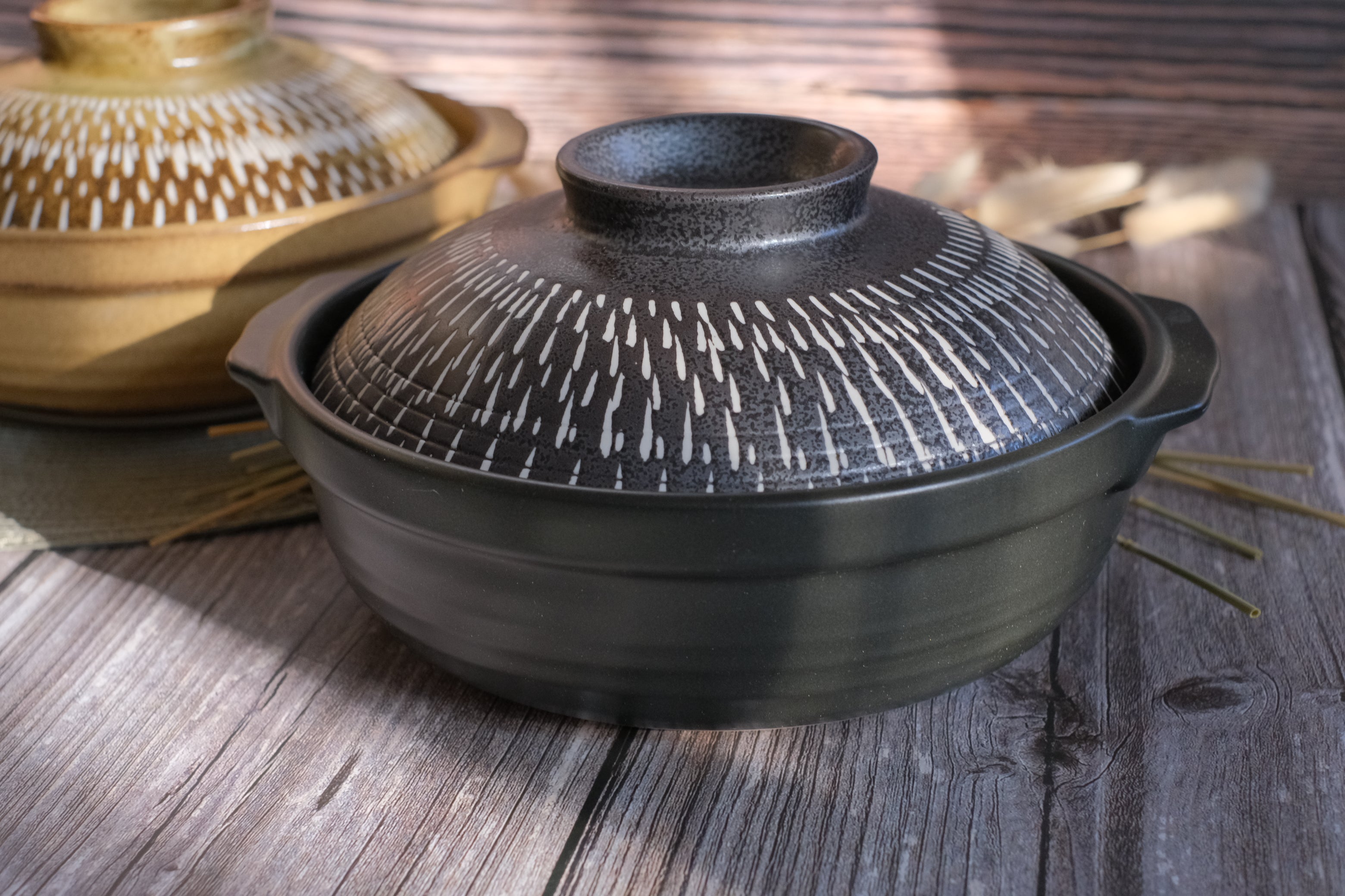 Tochiri Donabe Earthenware Clay Pot - Black Mikage