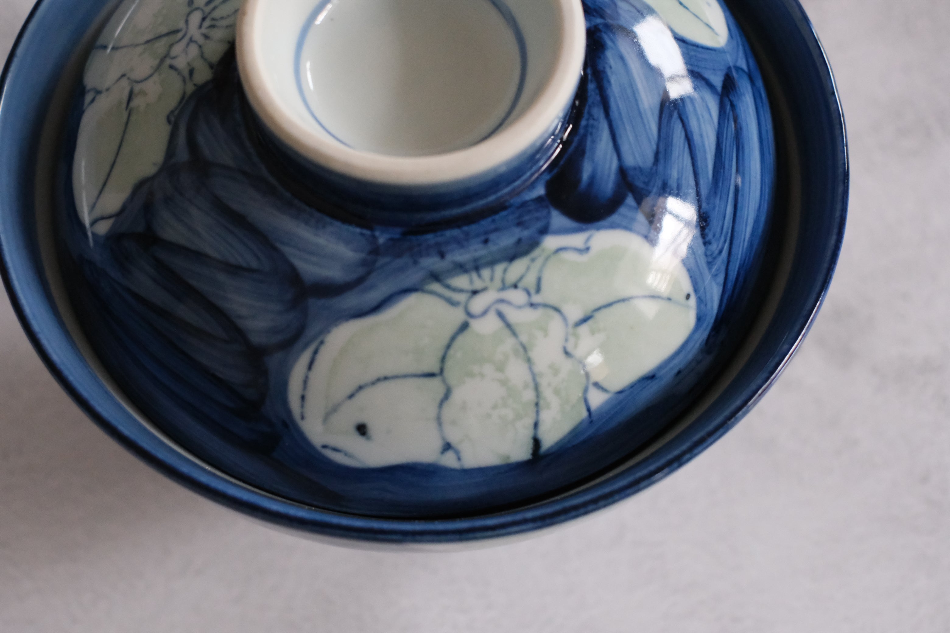 Minoyaki Gosu Iris Donburi Bowl with Lid