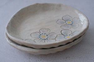 Kohiki Flower Minoyaki Three Legged Lipped Serving Dish & Saucer