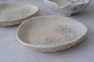 Kohiki Flower Minoyaki Three Legged Lipped Serving Dish & Saucer