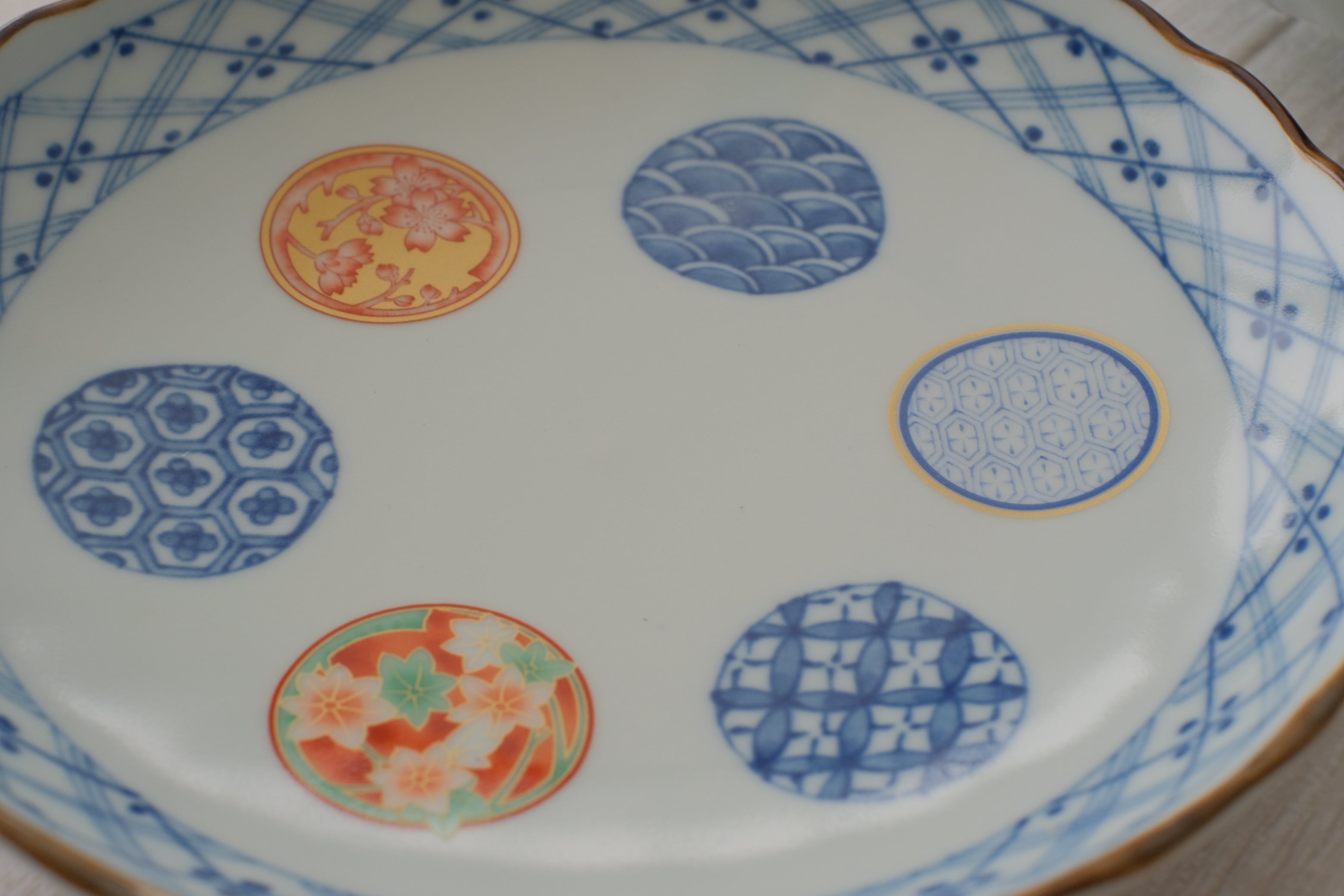 Kozangama Minoyaki Scalloped Edge Marumon Plate & Bowl