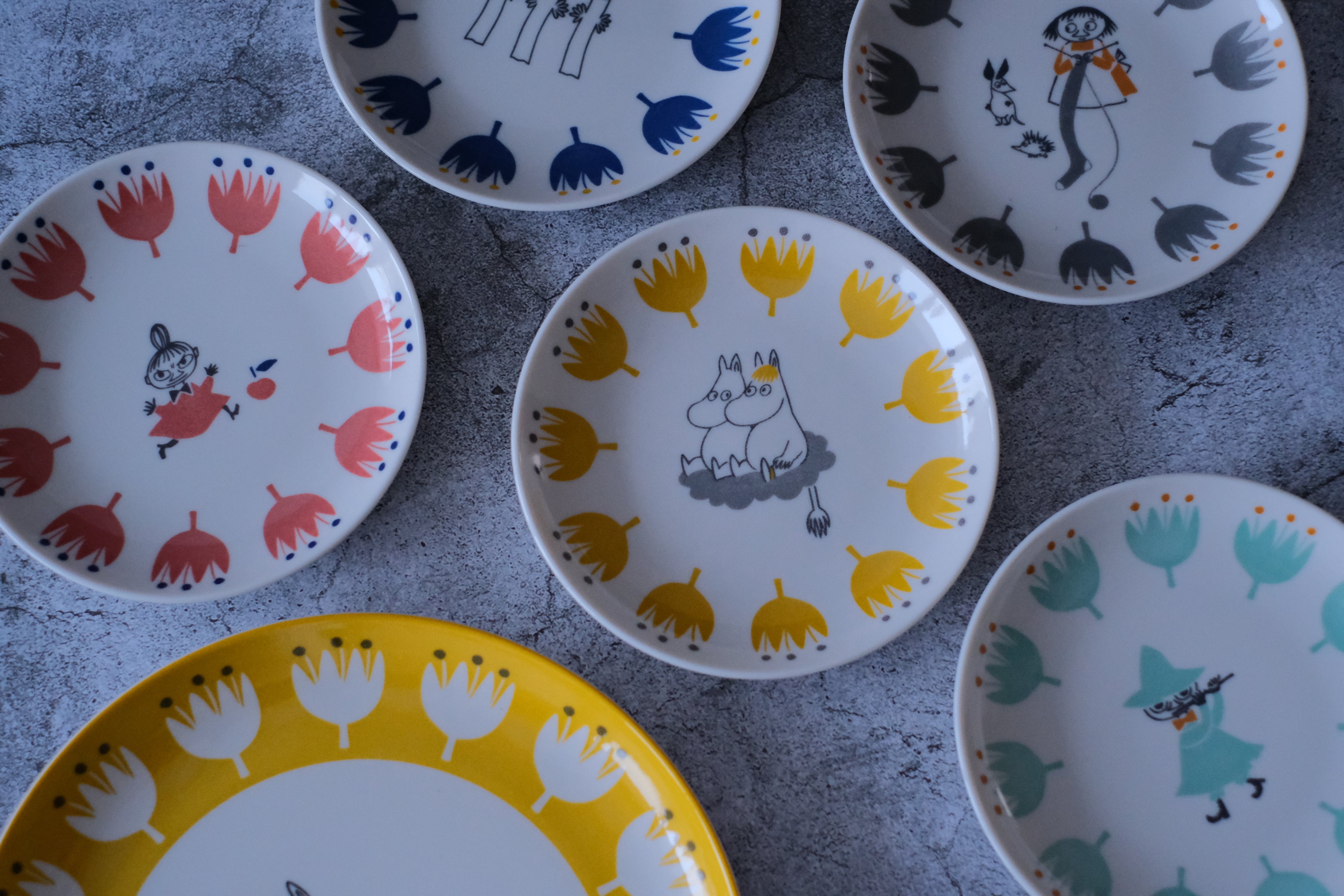 PRE-ORDER Yamaka Moomin Spring 6 Piece Plate Set