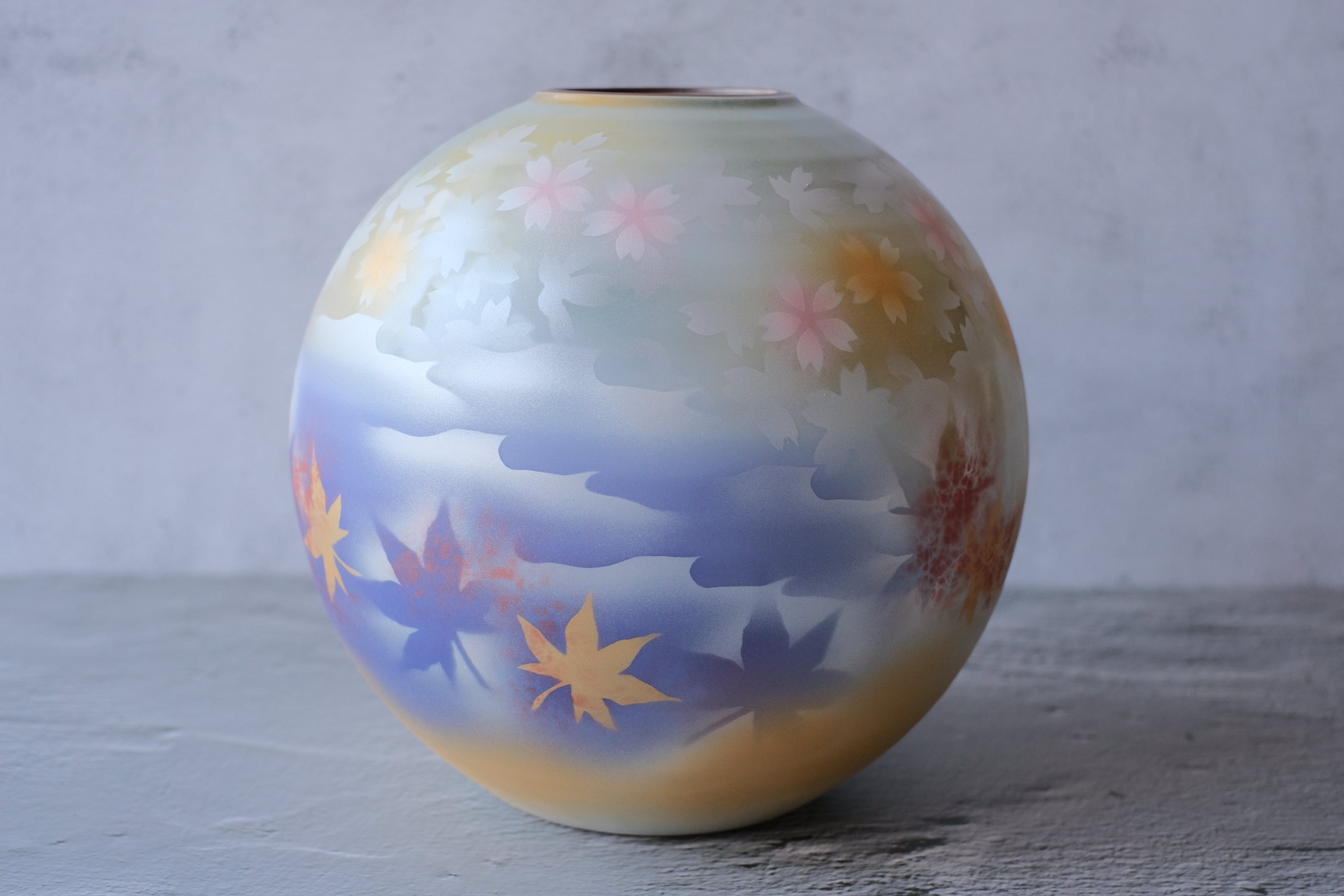 Kutaniyaki Sakura Maple Pastel Ombre Round Vase