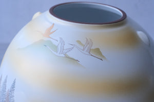 Kutaniyaki White & Gold Scenic Round Vase
