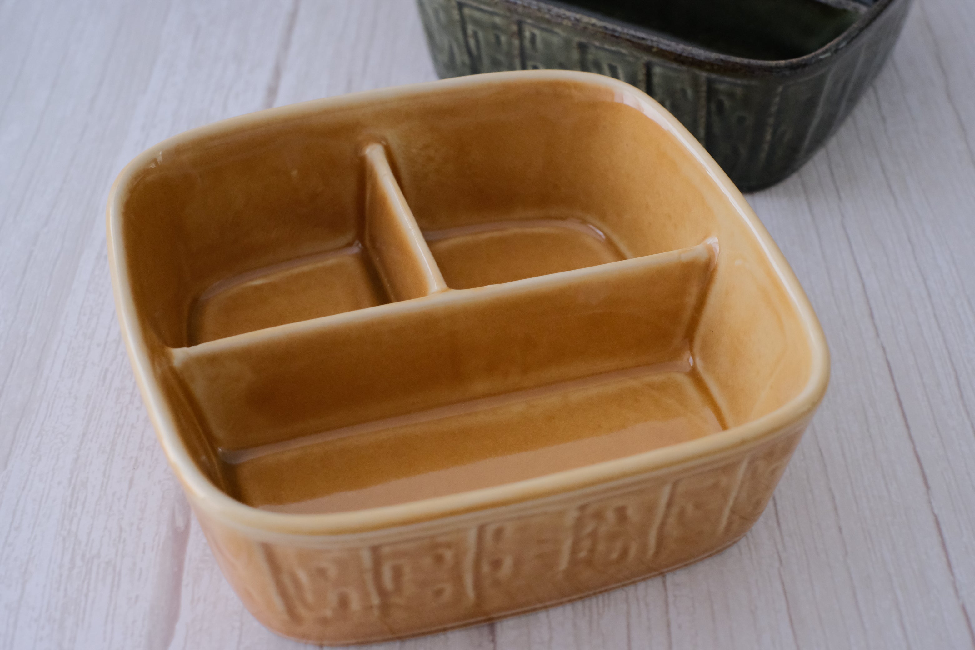Satto Partitioned Ceramic Bento Food Storage Bowl
