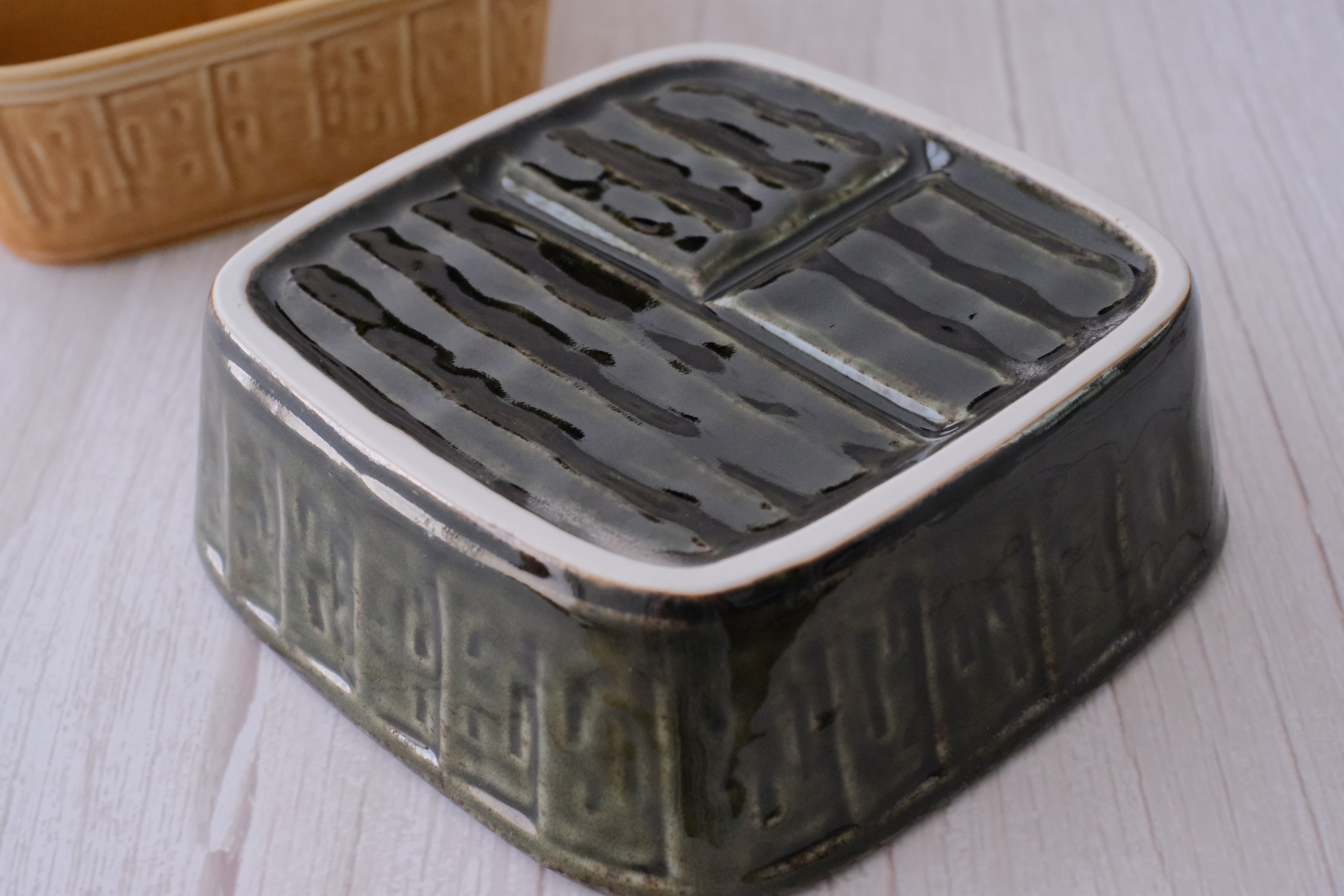 Satto Partitioned Ceramic Bento Food Storage Bowl