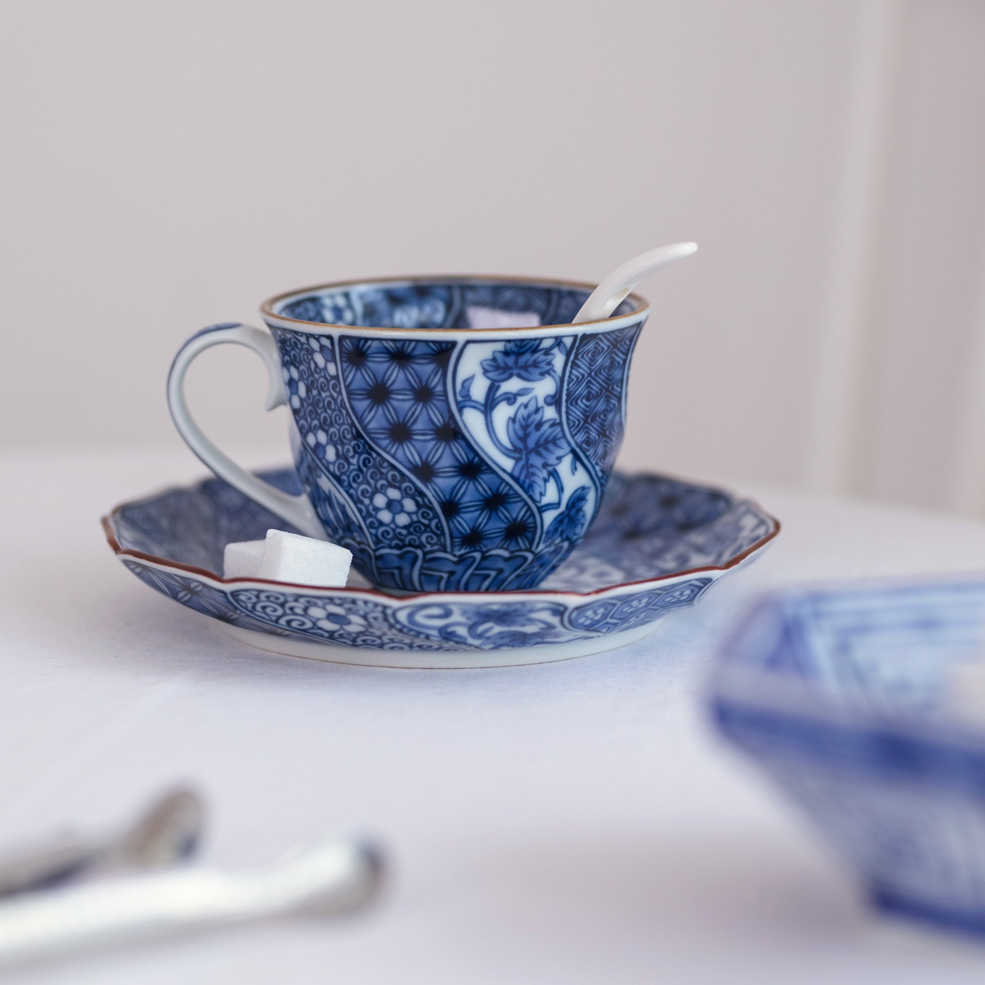 Minoyaki Nejiri Shouzui Indigo Arabesque Coffee Cup & Saucer