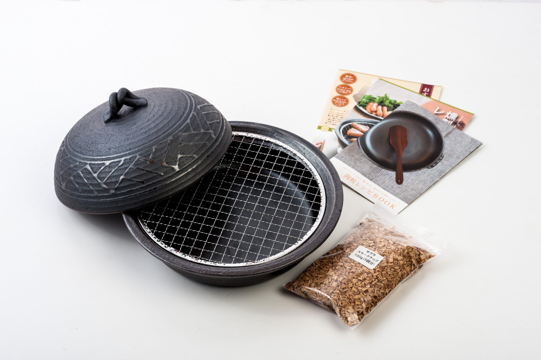 Ryukei Kiln Earthenware Smoker Pot Set (with Sakura Smoke Chips)